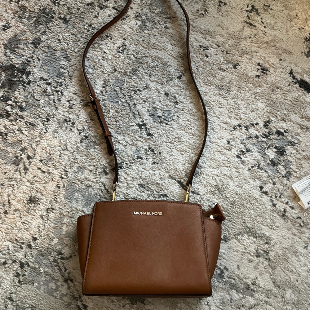 Michael Kors Selma Medium Leather Messenger Bag